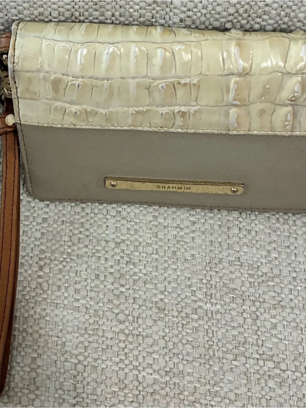 Rare Brahmin EUC Cream & Taupe Melbourne Croc-Embossed Leagher Wristlet Clutch